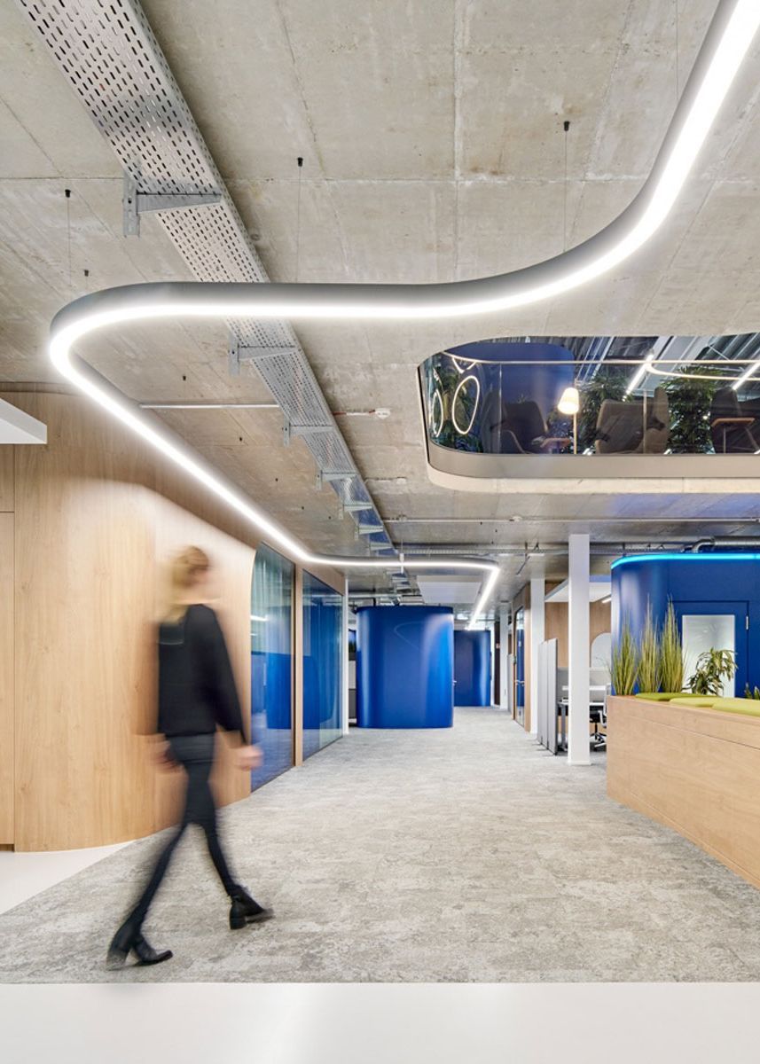 Büroplanung mit Brand Architecture bei BYK: Fließende Formen spiegeln Unternehmensidentität wider