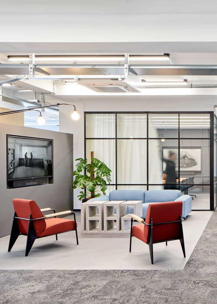 In der Büroplanung für das Teekanne Headquarter in Düsseldorf wird Firmenhistorie im modernen Multispace erlebbar
