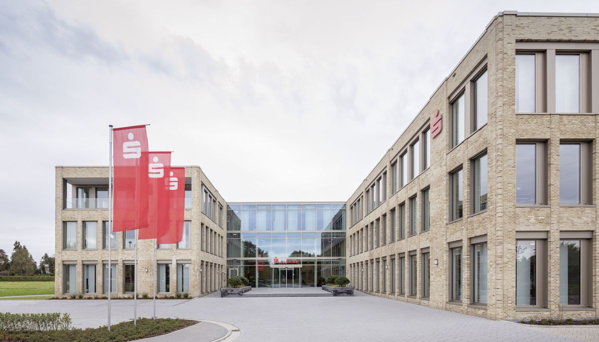 Architektur des Neubaus für Sparkassenzentrale Rotenburg Osterholz
