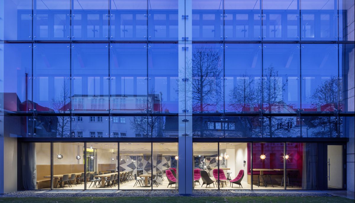 Architektur Außenansicht der Kreissparkasse Paderborn-Detmold