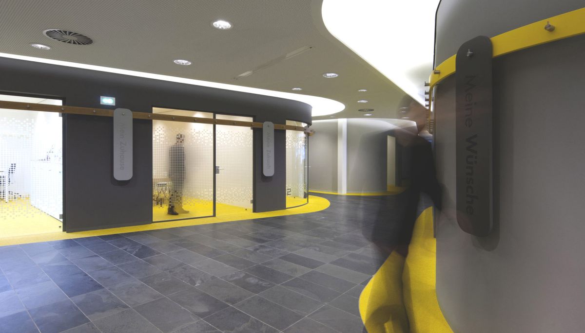 Kundenberatung im Corporate Design bei der Raiffeisenbank in Bludenz, Österreich