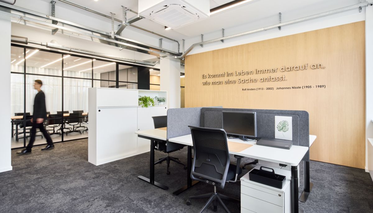 Offener Multispace bei der Teekanne in Düsseldorf | Büroplanung von bkp Architekten