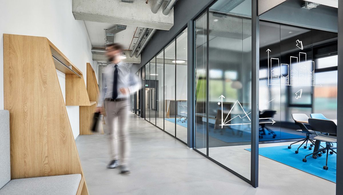 Offene Bürogestaltung im Multispace bei Martor fördert Austausch