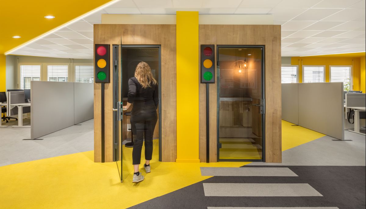 Mikroarchitektur im Raum als Rückzug im Openspace | New Work von bkp bei Renault