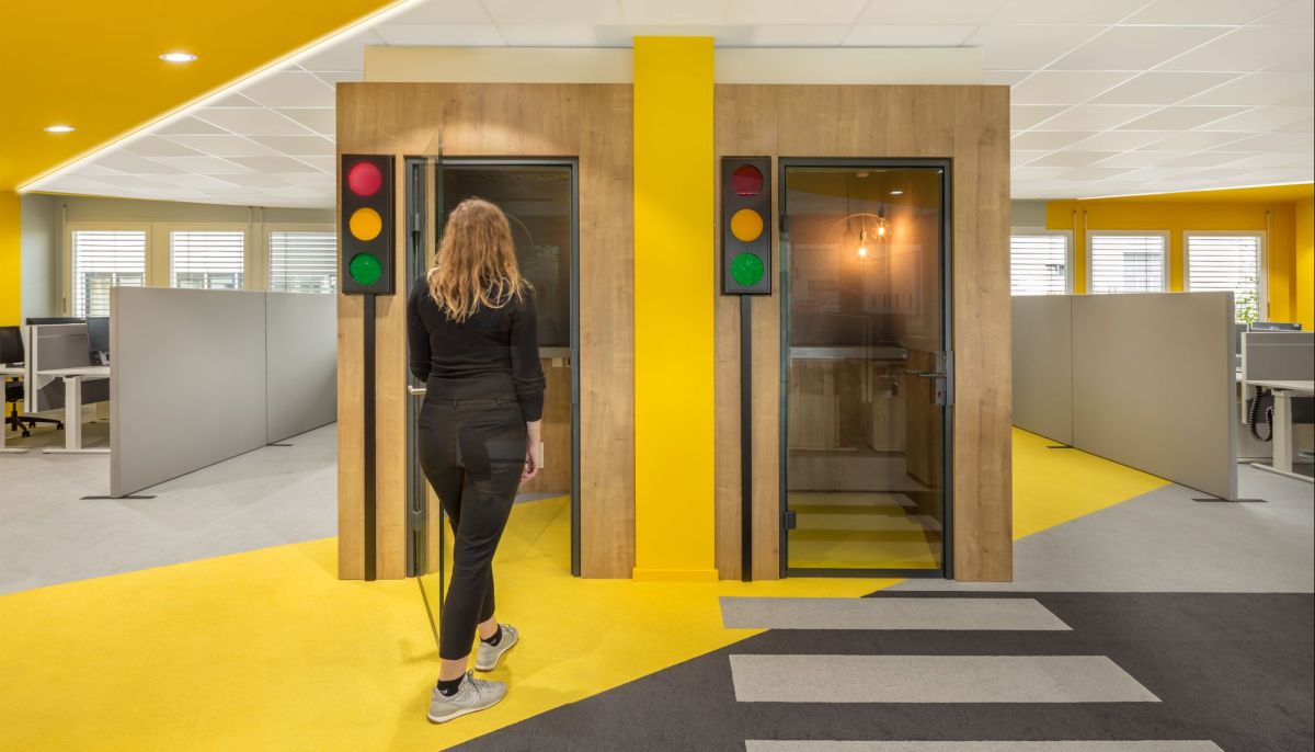 Mikroarchitektur im Raum als Rückzug im Openspace | New Work von bkp bei Renault