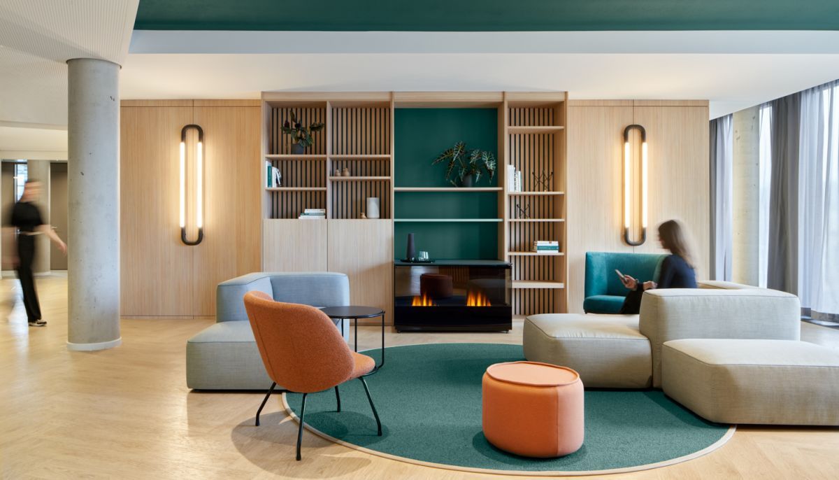 New Work im Loungebereich der Düsseldorfer Unternehmensberatung