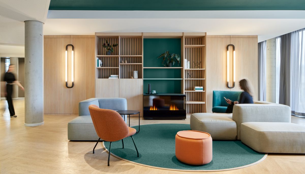 New Work im Loungebereich der Düsseldorfer Unternehmensberatung