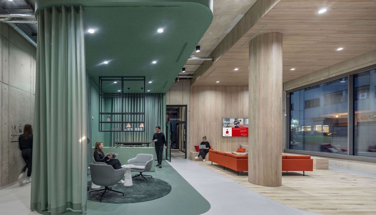 Wartebereich in der Kundenhalle der Sparkasse Schlüchtern