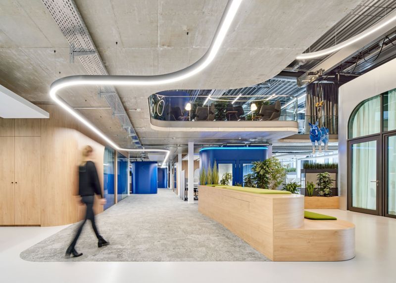 Büroplanung mit Brand Architecture bei BYK: Fließende Formen spiegeln Unternehmensidentität wider