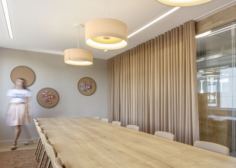 Im New Work sind Räume für Austausch und Meetings noch wichtiger