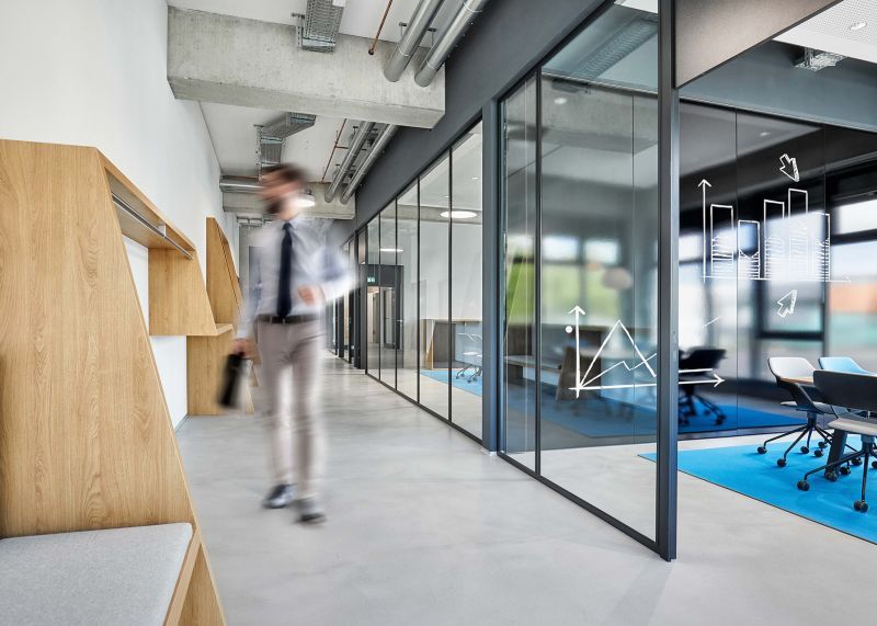 Offene Bürogestaltung im Multispace bei Martor fördert Austausch