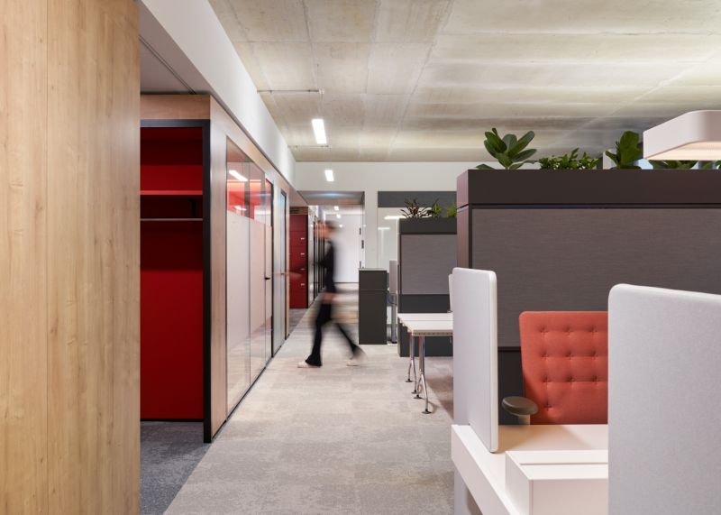 Open Space Arbeitsplätze bei Intersnack in Düsseldorf: Planung des Multispace von bkp Innenarchitekten
